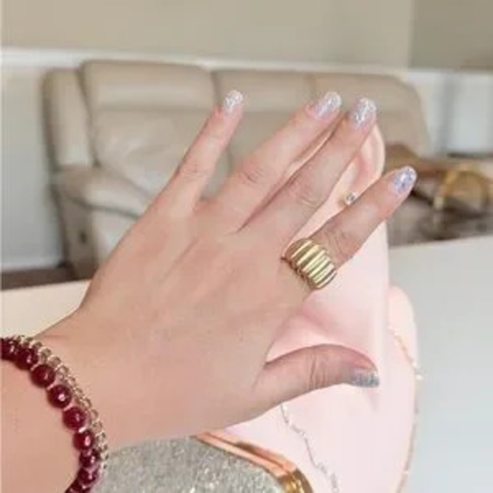 Trendy Gold Ribbed Ring - Picture 4 of 4